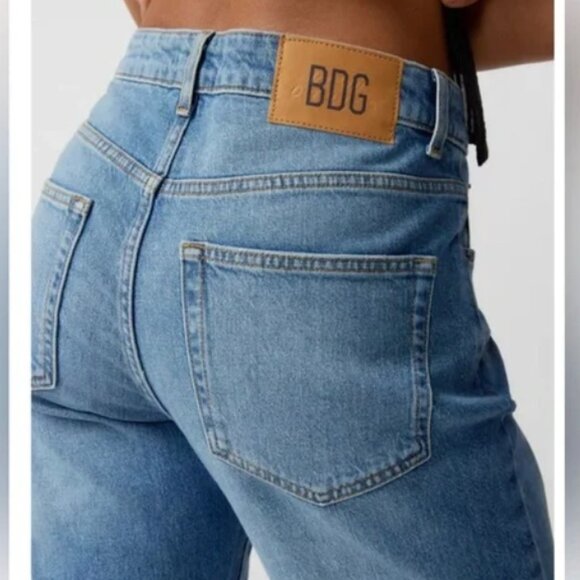 ๐ NWT BDG Cropped Cowboy Jeans - High Rise, Light Wash, Size 28 - Picture 2 of 5